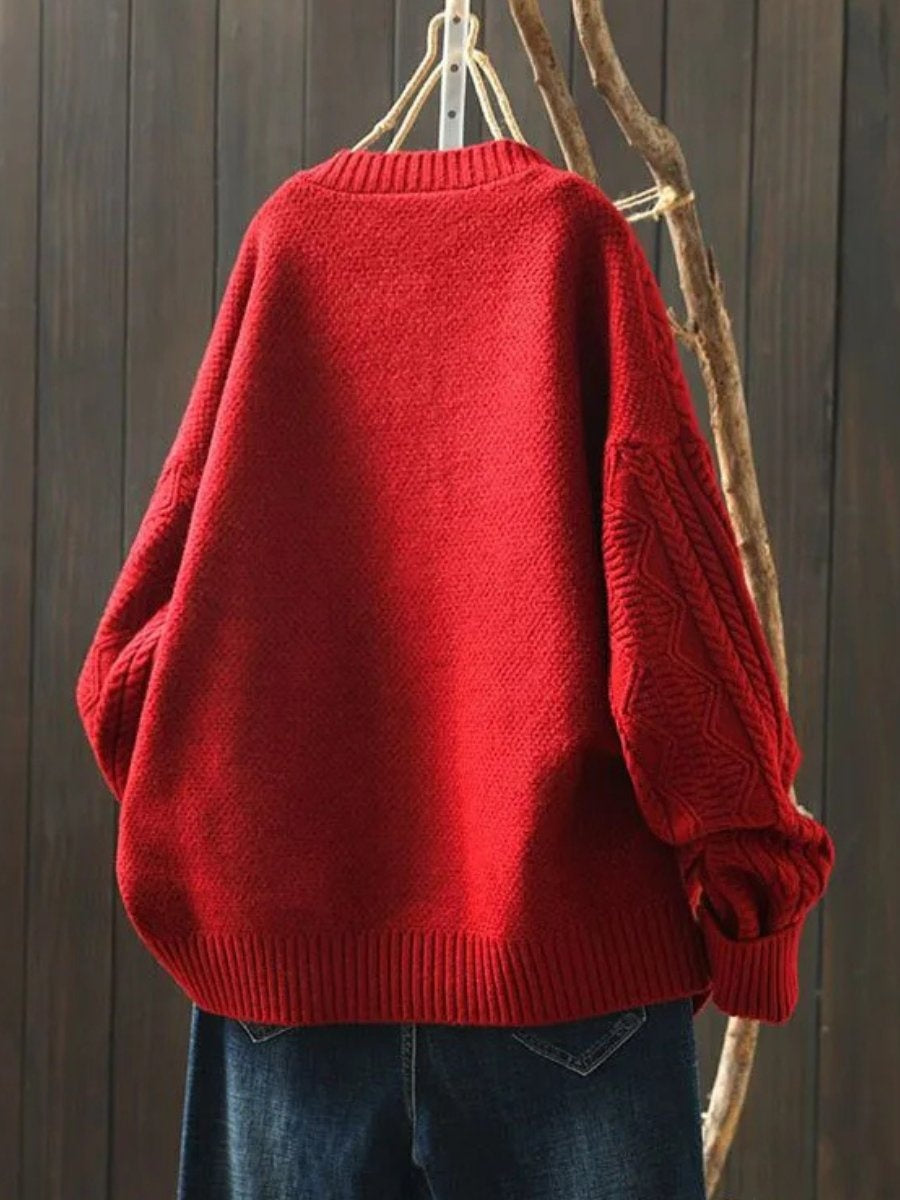Mulher veste casaco oversized de malha trança com botões. Perfeito para outono/inverno, estilo e conforto.
