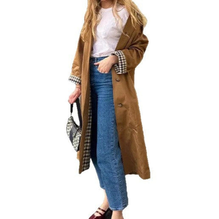 Gabardina comprida para mulher, estilo oversize, forro xadrez. Peça elegante para o outono.