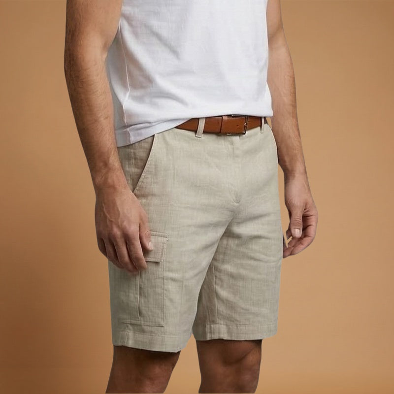 Calções cargo de linho masculino com práticos bolsos laterais, combinando estilo e funcionalidade para o verão.