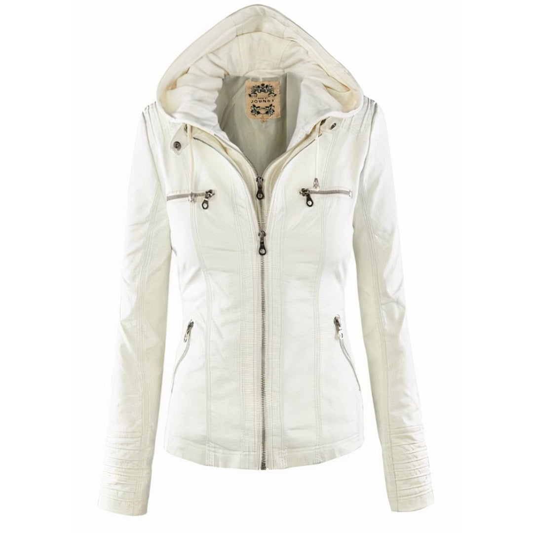 Casaco de couro sintético feminino estilo biker com capuz, tendência da moda urbana e casual.
