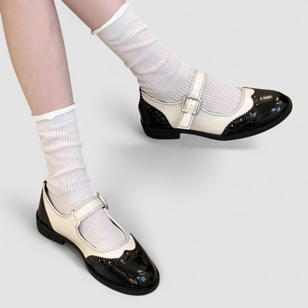 Sapatos Mary Jane retro para mulher, sola plana, fivela decorativa, elegância vintage.