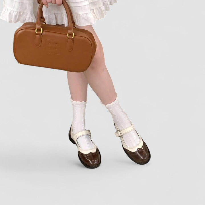 Mary Jane femininos vintage, estilo Oxford, fivela única, calçado casual castanho.