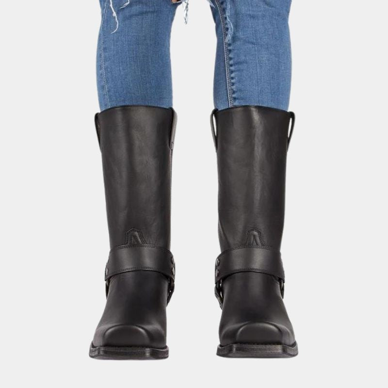 Botas cowboy femininas de cano alto, estilo western e biker. Calçado de moda para mulher com atitude.