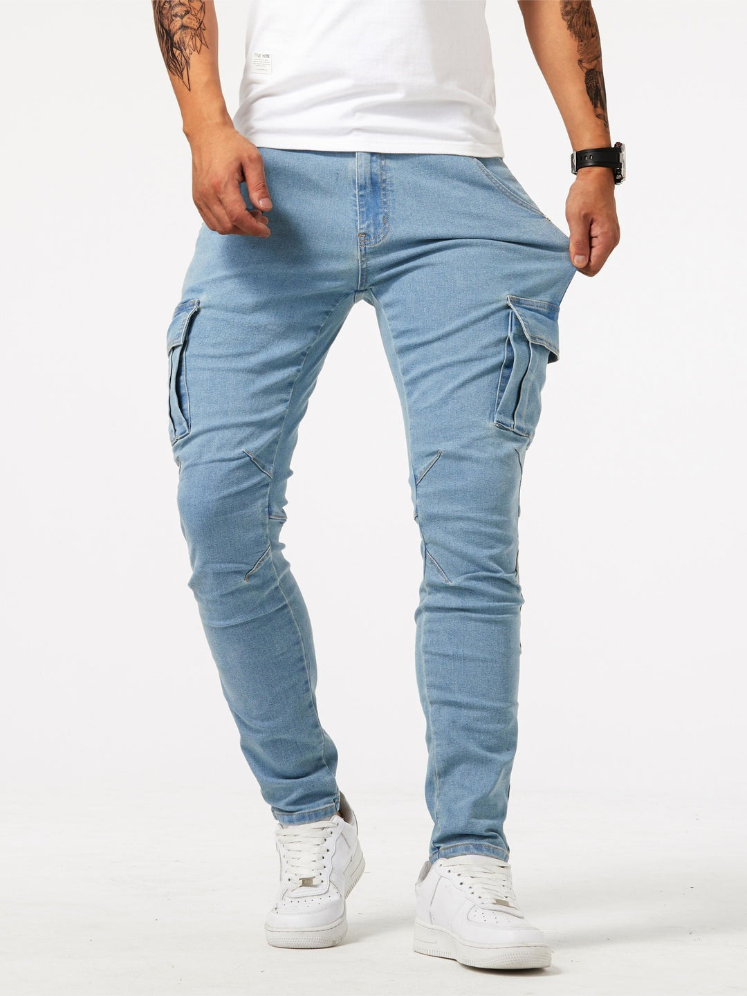 Calça Jeans Cargo masculina slim fit, moderna e confortável, perfeita para um look urbano e versátil.