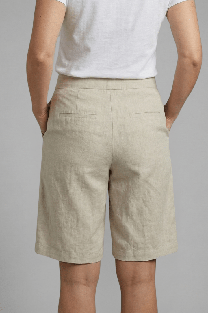 Shorts feminino elástico de cintura alta, ideal para o verão. Conforto e estilo em moda casual feminina.