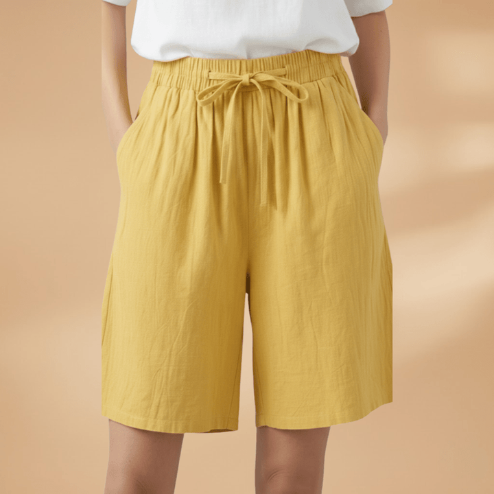Shorts feminino casual relaxed fit, perfeito para conforto no verão.