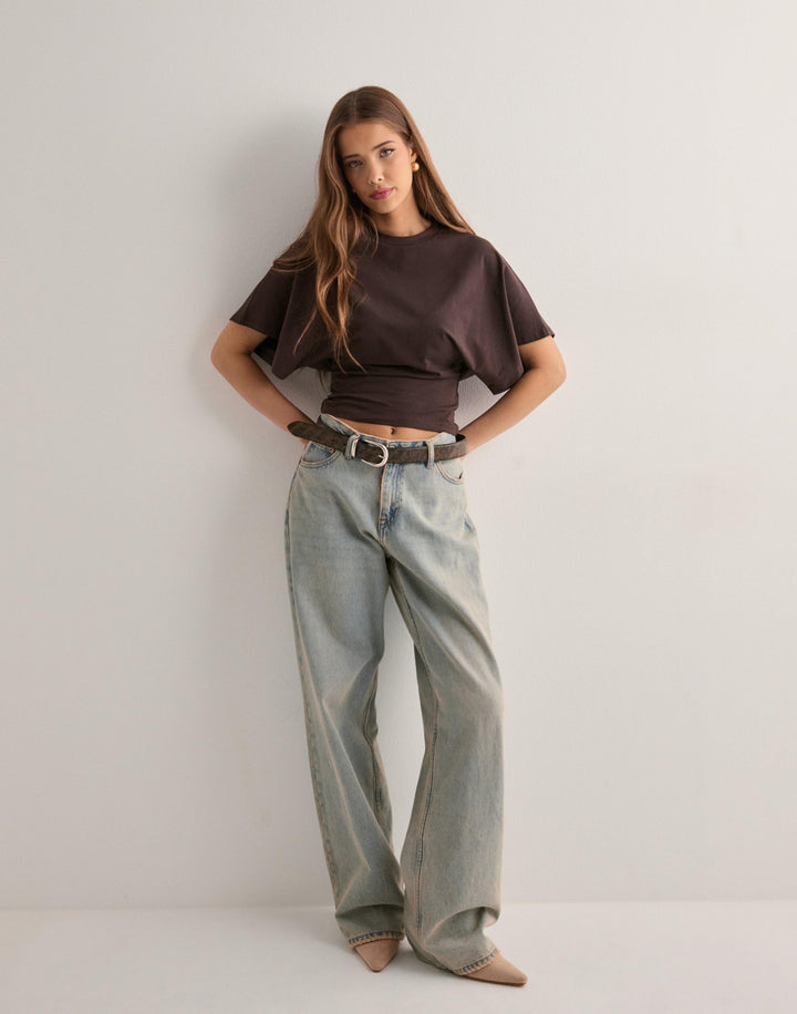Blusa feminina de manga longa chic, com design moderno e tecido super confortável para o dia a dia.