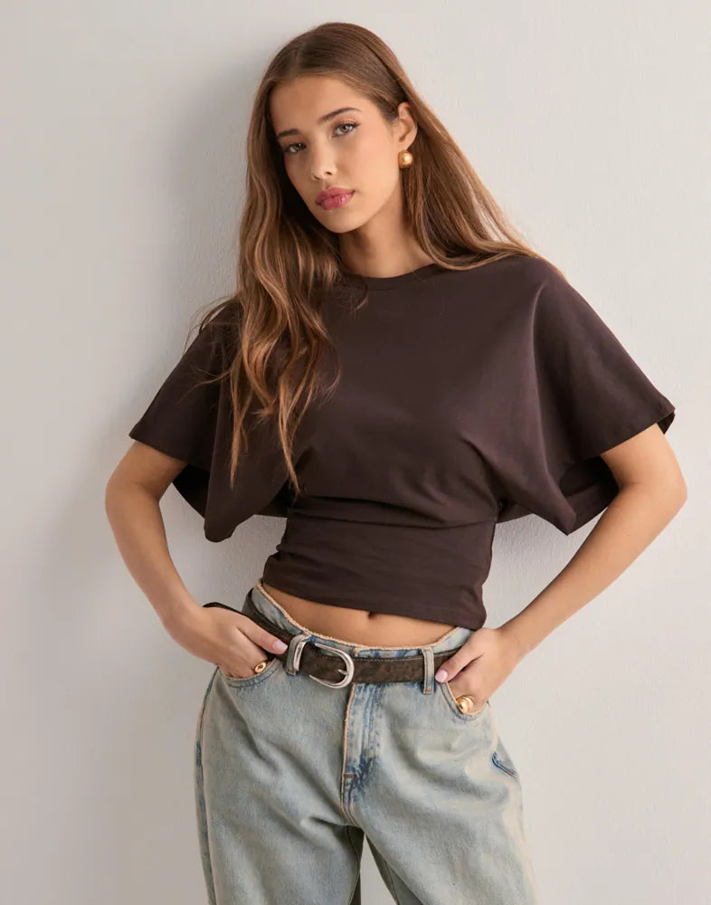 Top feminino de manga longa elegante e confortável, peça essencial para o outono e inverno.