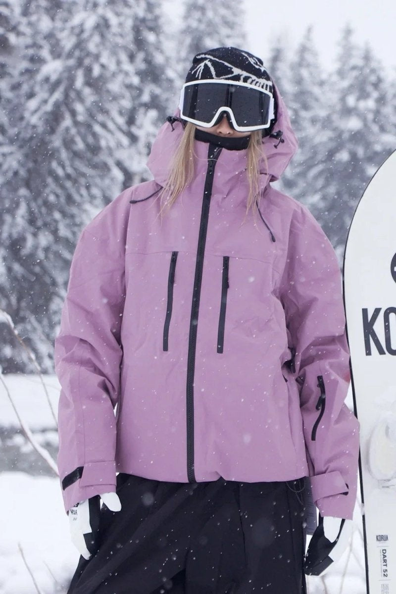 Casaco feminino de inverno com capuz, resistente à água e ao vento, essencial para desportos na neve e montanha.