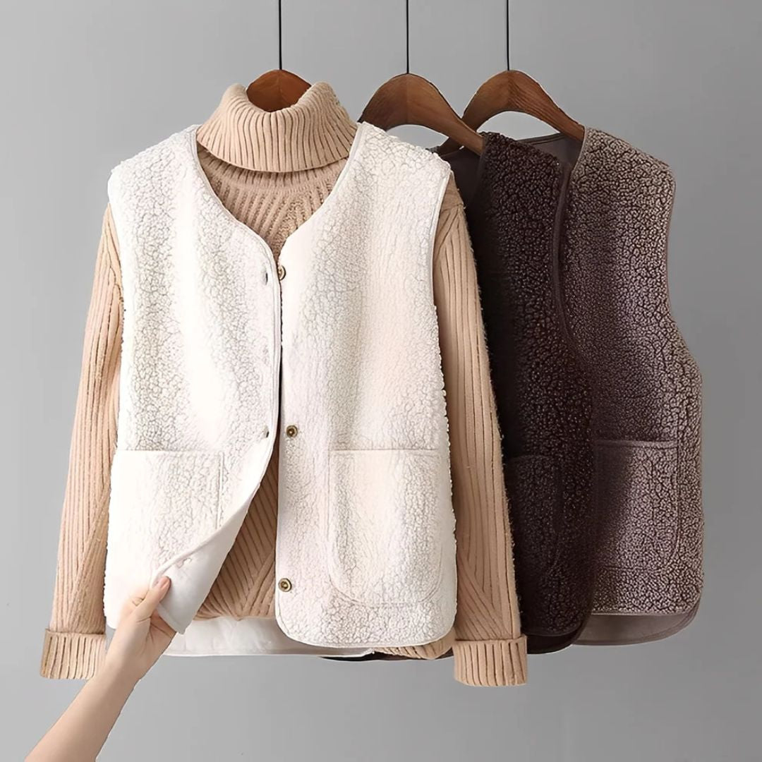 Colete feminino moderno e aconchegante. Camada essencial de vestuário feminino para o estilo casual sazonal.