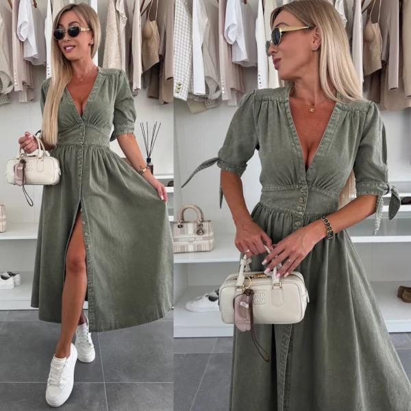 Vestido feminino com brilho e detalhes de botões e laços, ideal para um estilo casual chique. Roupa tendência.