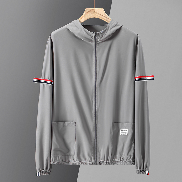 Corta-vento masculino leve com capuz, jaqueta desportiva para estilo urbano e proteção contra o vento.