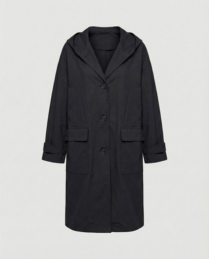 Gabardina de mulher com capuz, estilo moderno e proteção impermeável. Perfeita para o frio de outono e inverno.