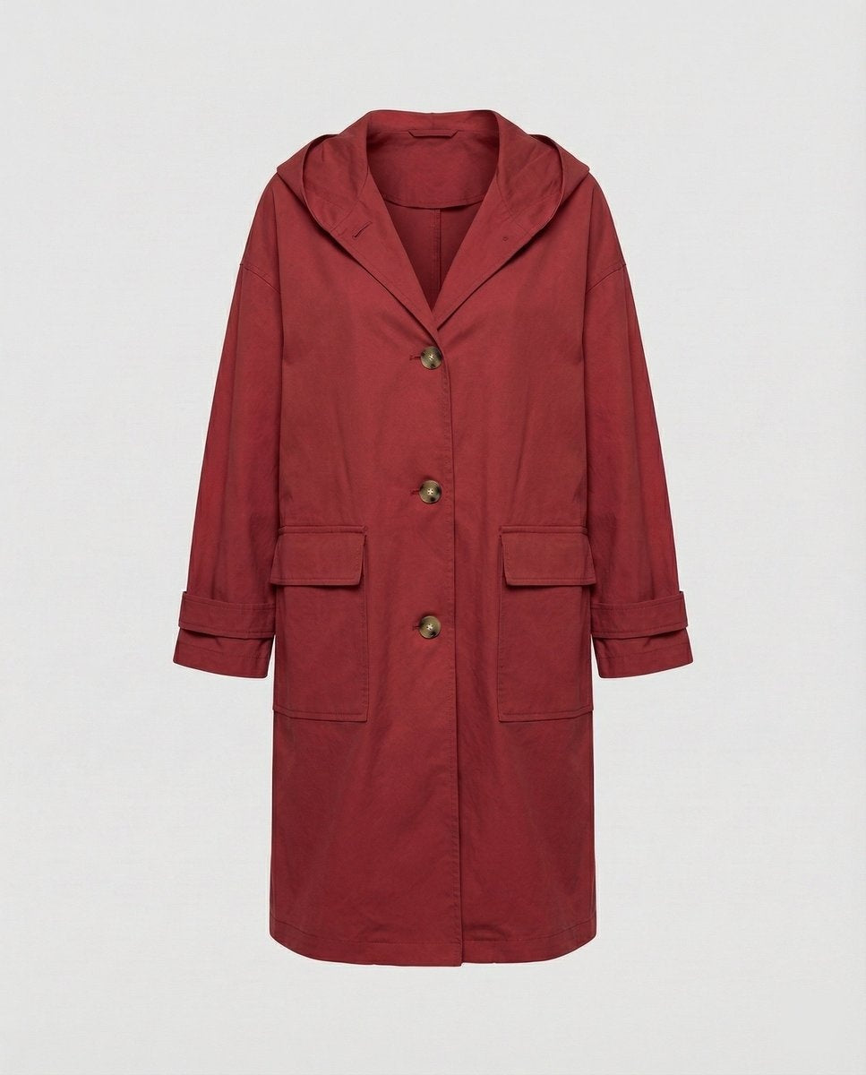 Versátil casaco impermeável comprido de mulher. Gabardina com capuz para proteção elegante em outono e inverno.