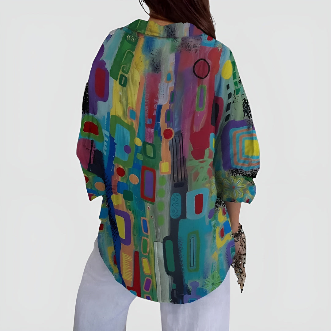 Blusa feminina com estampa geométrica, perfeita para um visual elegante e confortável. Ideal para o verão e estilo casual moderno.