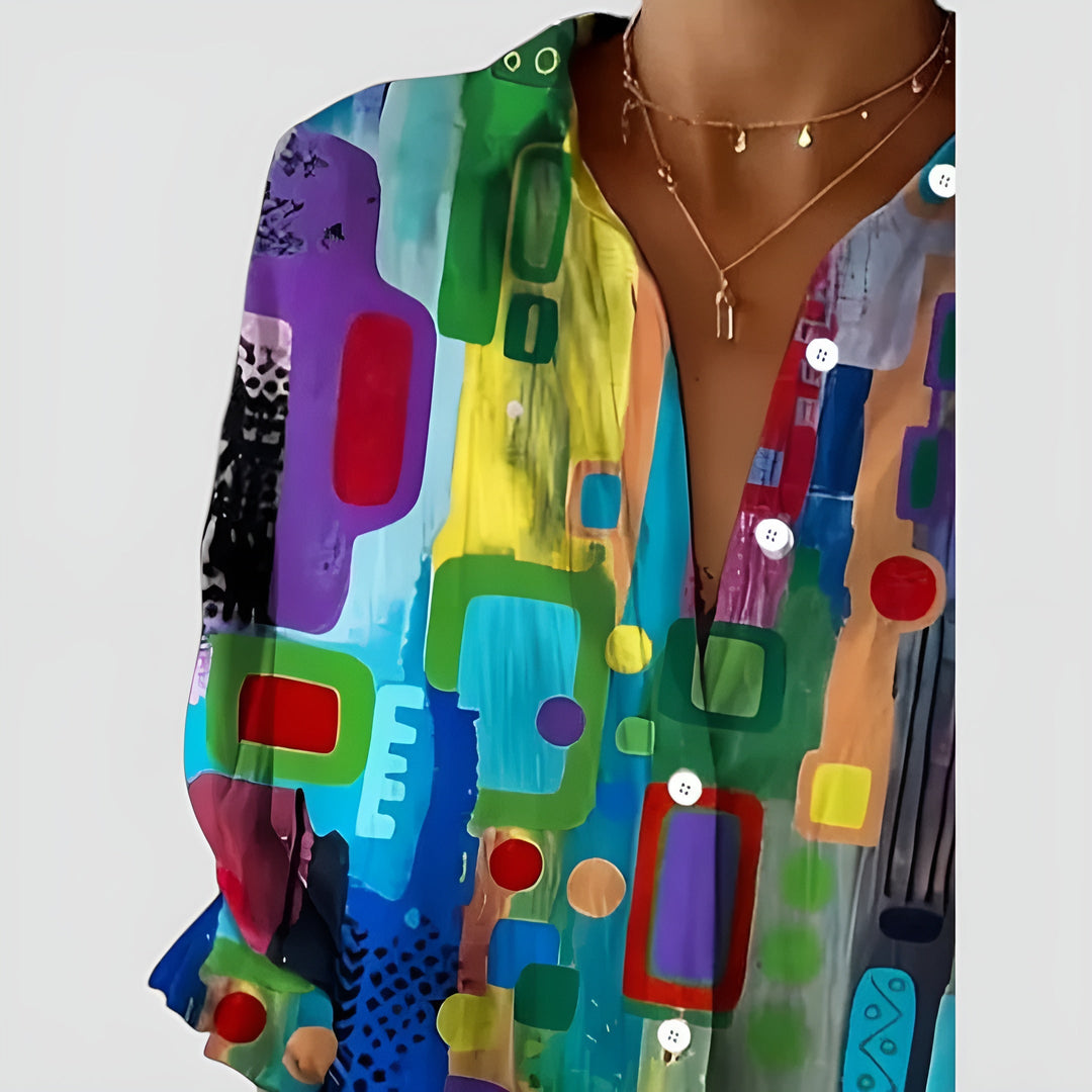 Blusa feminina elegante com padrão geométrico único. Ideal para mulheres que buscam estilo moderno e conforto em roupa feminina.