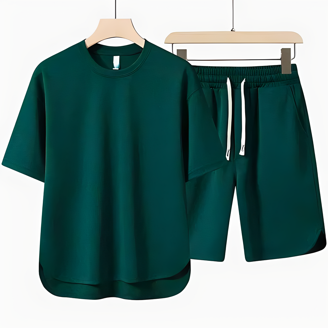 Roupa de lazer masculina de verão. Conjunto casual Tereso com shorts e camiseta, perfeito para viagens e descontrair.