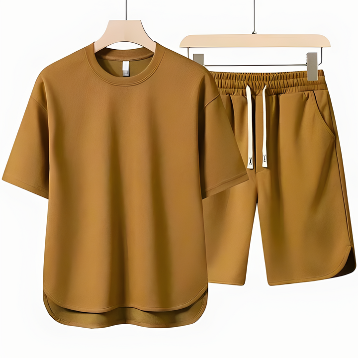 Look completo masculino de verão Tereso. Conjunto coordenado com shorts e camiseta para estilo casual.