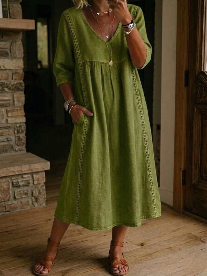 Vestido feminino midi, corte amplo e confortável com detalhes de renda, ideal para looks casuais e sofisticados.