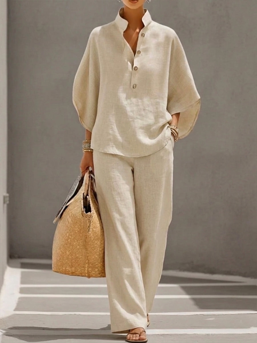 Roupa feminina casual e confortável: conjunto de verão com blusa de manga morcego e calças largas.