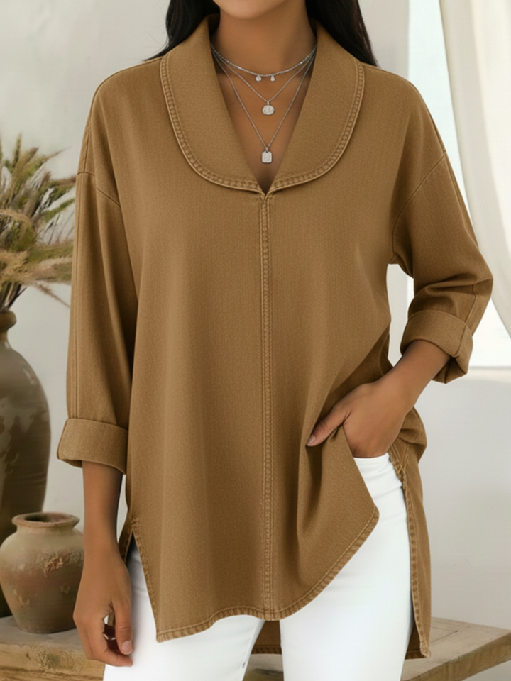 Blusa retro feminina elegante, com colarinho de chal, ideal para looks casuais e sofisticados.