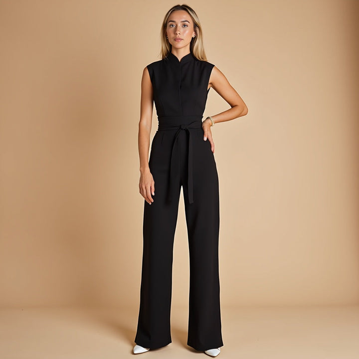 Macacão feminino sem mangas, design moderno para verão, combinando elegância e máximo conforto.