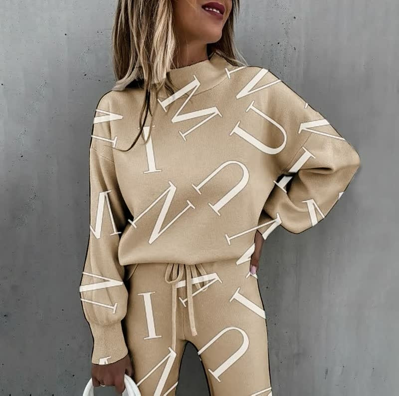 Conjunto feminino de malha estampado, com sweatshirt e calças casuais. Perfeito para conforto e estilo descontraído.