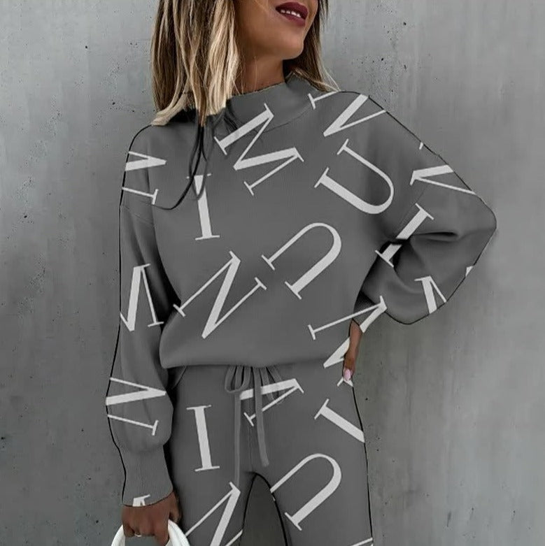 Conjunto feminino casual com sweatshirt estampada e calças de malha. Ótimo para um estilo descontraído e conforto.