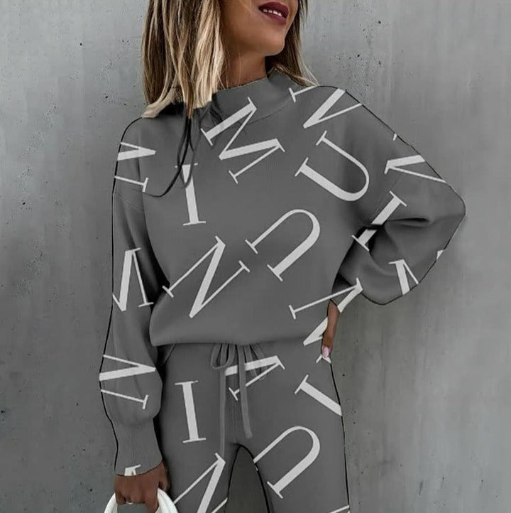Conjunto feminino casual com sweatshirt estampada e calças de malha. Ótimo para um estilo descontraído e conforto.