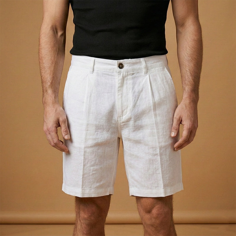 Calções de linho masculino para a praia, com cintura média, oferecendo conforto e estilo casual no verão.