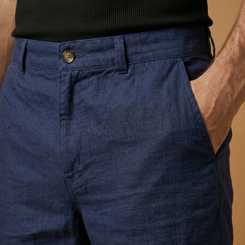 Calções de linho masculino, perfeitos para o verão na praia, oferecendo um estilo casual e muito conforto.