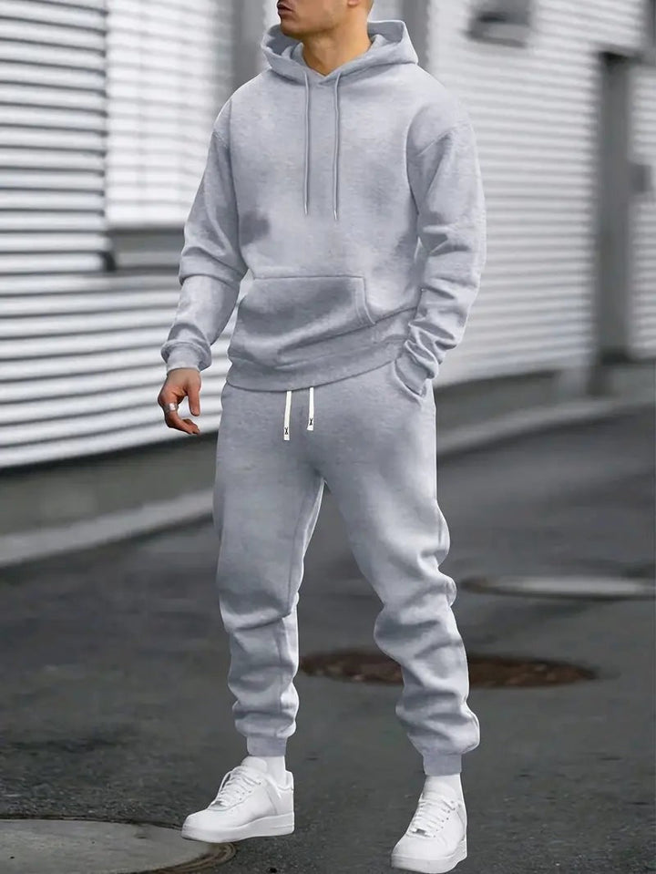 Conjunto hoodie e calças jogger masculino cinzento para conforto diário e estilo casual. Perfeito para o homem moderno.