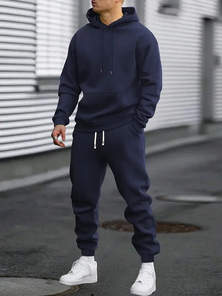 Conjunto hoodie e jogger masculino para relaxar em casa ou passear com estilo. Roupa de conforto para homem, moda urbana.