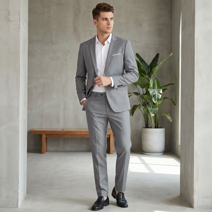 Homem vestindo terno formal masculino slim fit, conjunto social para negócios e festas com estilo.