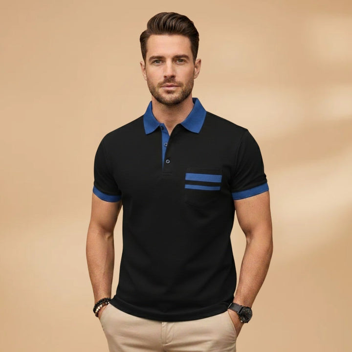 Polo masculina com gola contrastante, manga curta. Peça essencial para um guarda-roupa versátil.