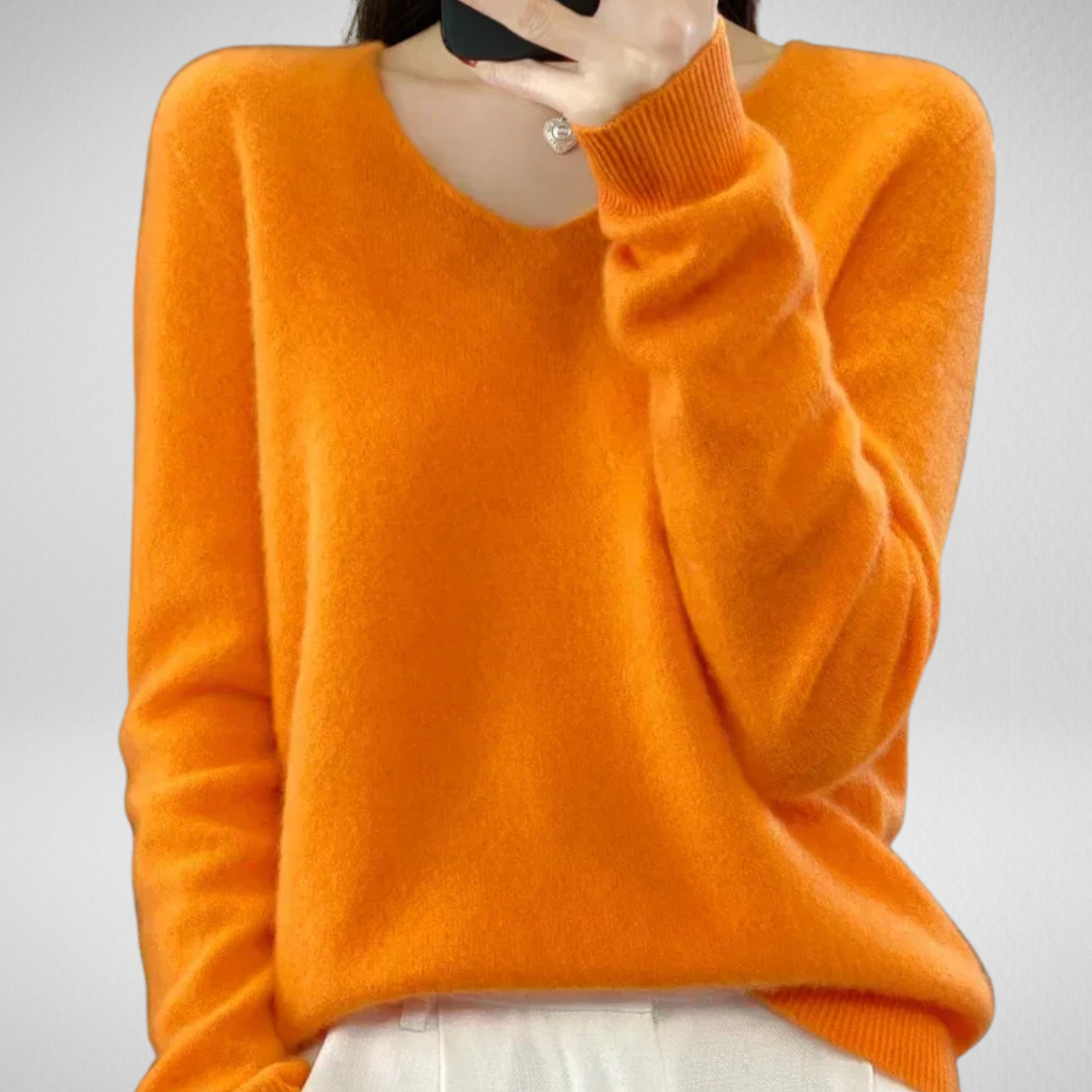 Suéter feminino folgado V-neck cinza, tricô macio, conforto elegante para o dia a dia.