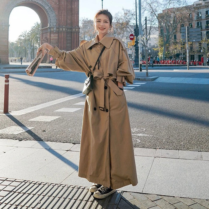 Casaco comprido gabardina feminina oversize com cinto, perfeito para um estilo casual e moderno.