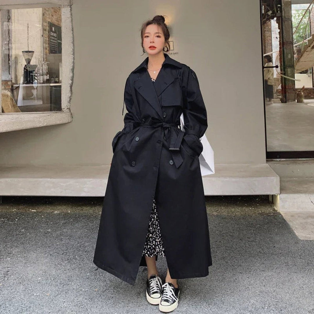 Gabardina feminina oversize comprida, com cinto e dupla frente, must-have elegante para mulher.