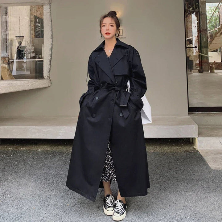 Gabardina feminina oversize comprida, com cinto e dupla frente, must-have elegante para mulher.