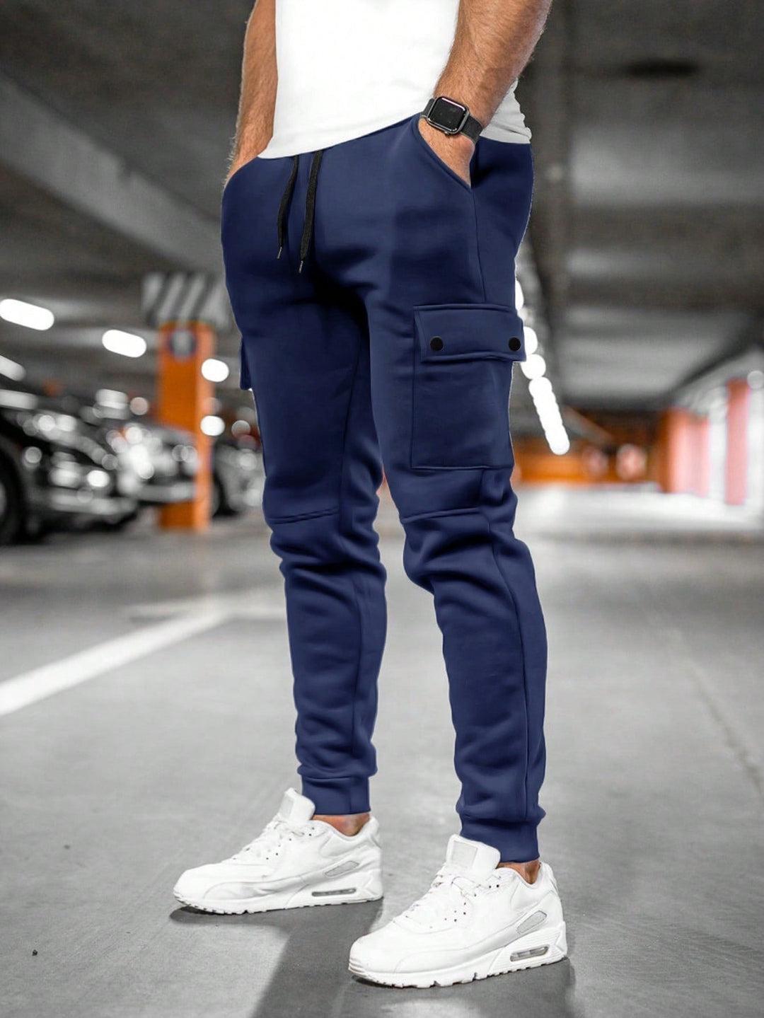 Calça cargo jogger masculina verde militar, tecido resistente, estilo casual para aventura e dia a dia.