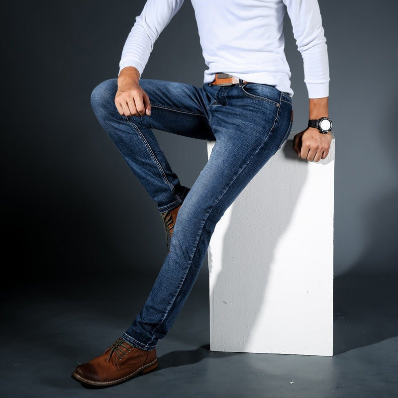 Jeans slim fit azul marinho masculino, elástico, ideal para estilo casual diário.