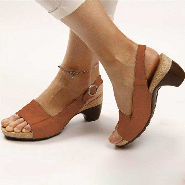 Sandálias femininas ortopédicas com salto para conforto superior. Ideal para a saúde dos pés e moda verão.
