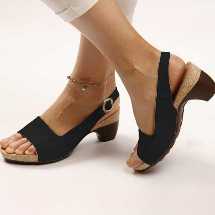 Sandálias de verão femininas elegantes com salto, combinando estilo e conforto. Perfeitas para a moda.