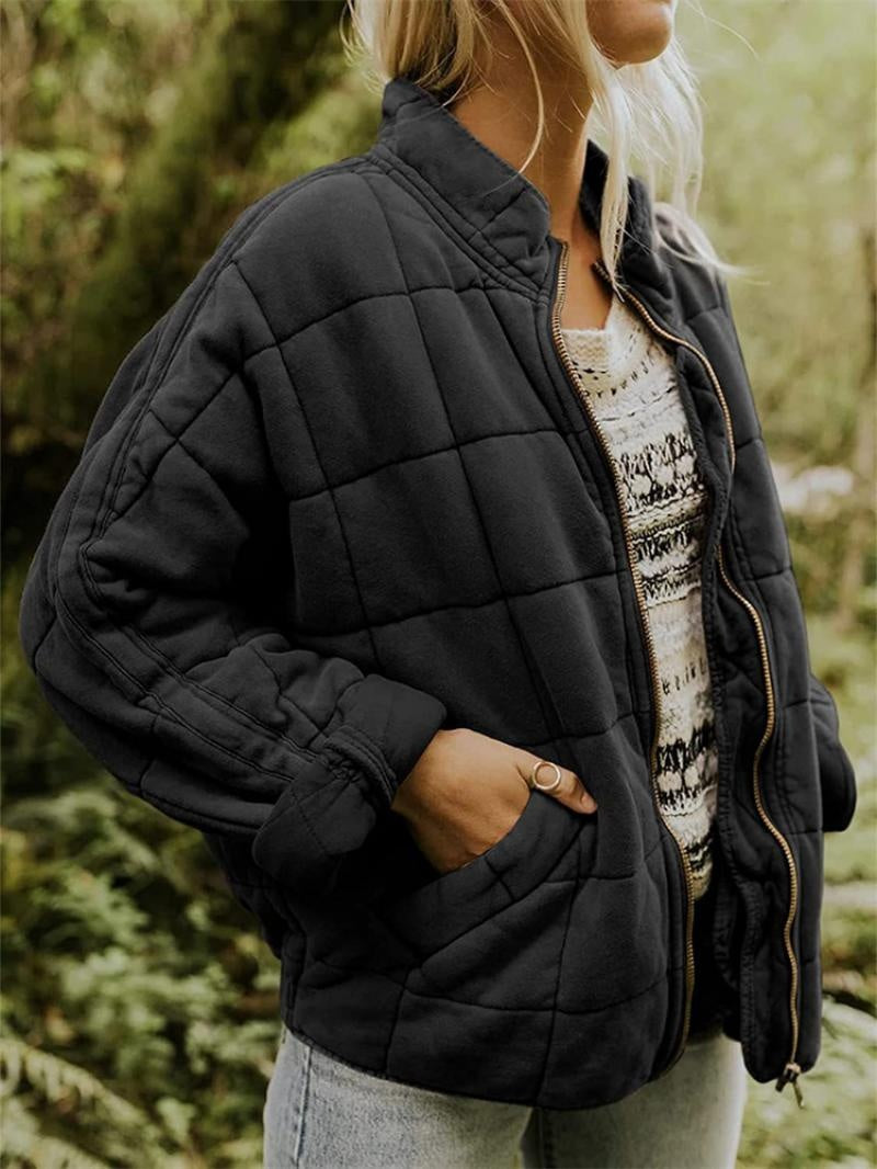 Inverno: casaco acolchoado feminino bomber, gola alta e fecho, toque quente e moderno.