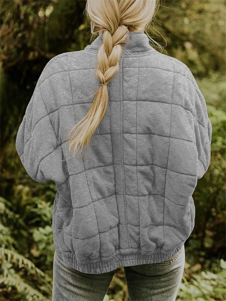 Bomber feminino acolchoado elegante, gola alta e fecho frontal, casual para inverno e outono.