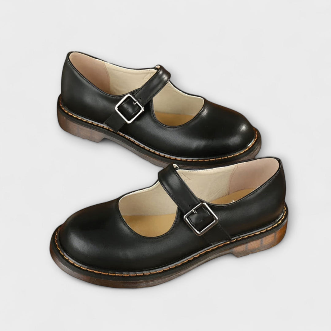 Mary Jane pretos, sapatos de mulher com sola grossa, fivela ajustável. Estilo clássico e conforto para o dia a dia.