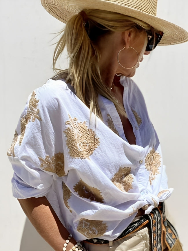 Blusa feminina social e elegante, ótima para o trabalho ou ocasiões que exigem um toque sofisticado.