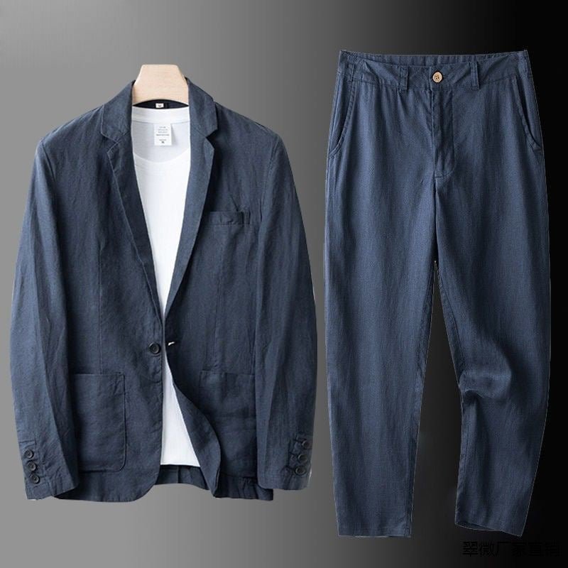 Terno de linho masculino bege claro. Traje de verão elegante, ideal para festas ao ar livre.