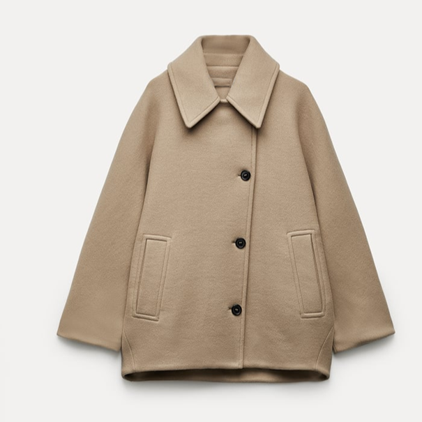 Jaqueta feminina oversized em bege, quente e estilosa para outono. Casual, moderna e confortável.
