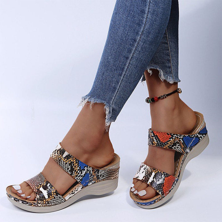 Sandálias femininas de cobra estampadas pt, design respirável, suporte de arco e ajuste largo para conforto diário.